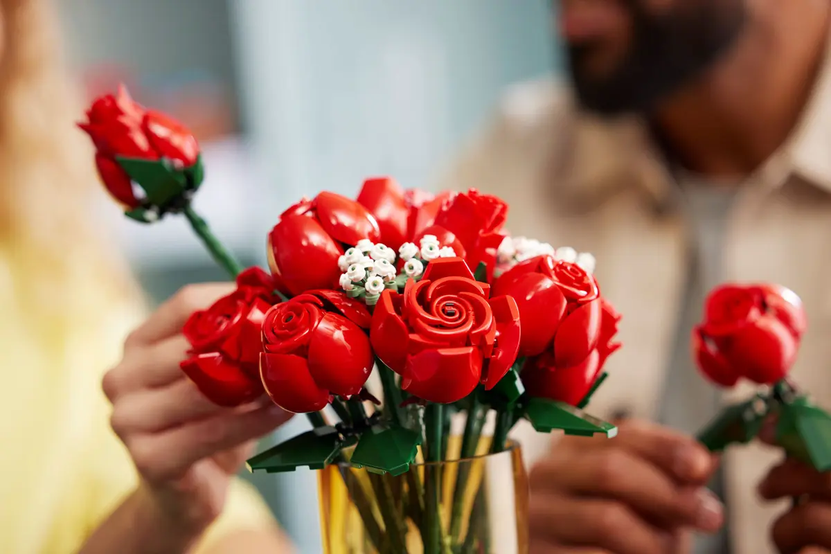 Pourquoi j'ai craqué sur le bouquet de fleurs Lego pour décorer la maison