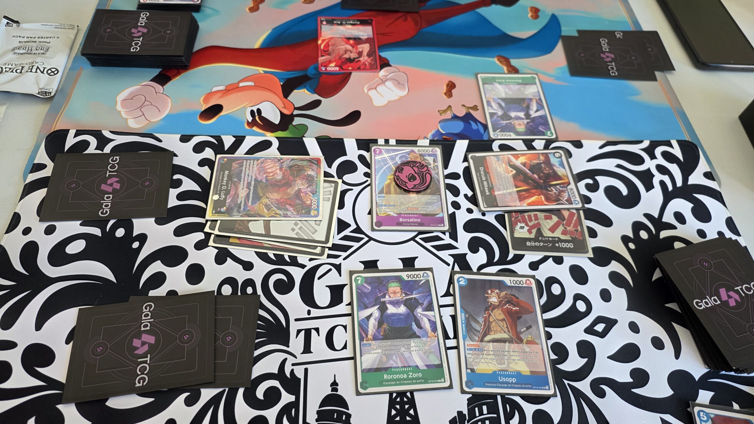 Unboxing et paquet scellé d'une display One Piece TCG OP16
