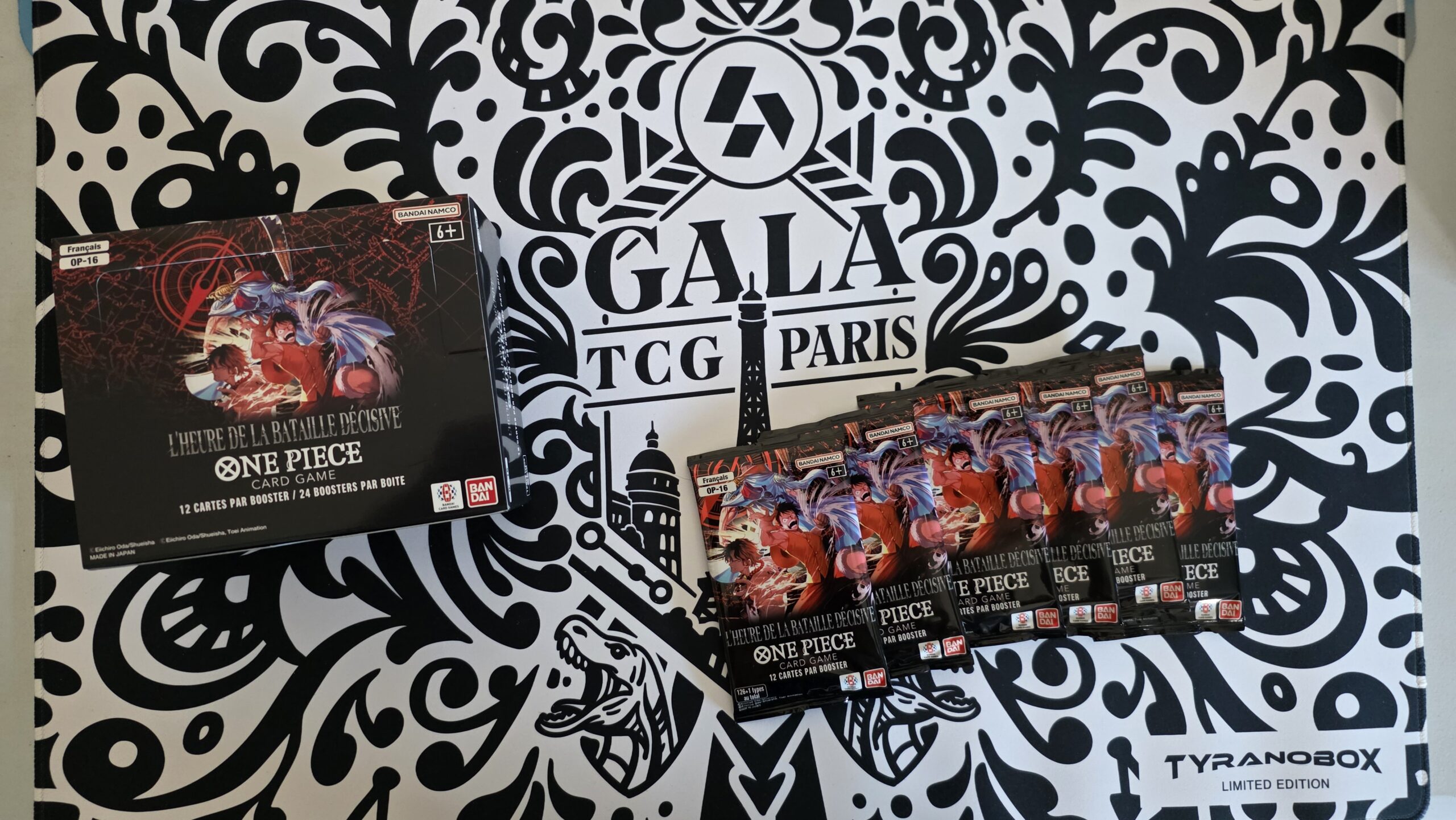 Unboxing et paquet scellé d'une display One Piece TCG OP16