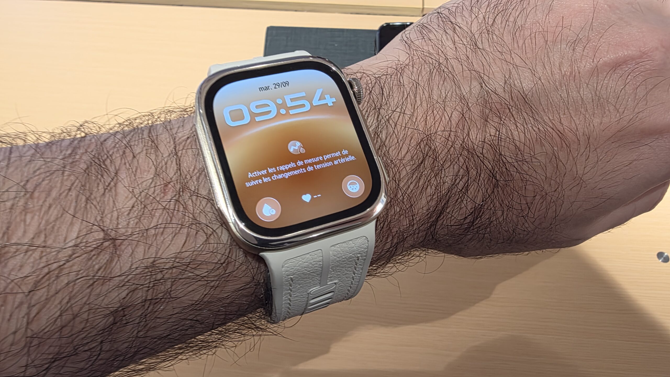 La Huawei Watch D3 intègre un tensiomètre