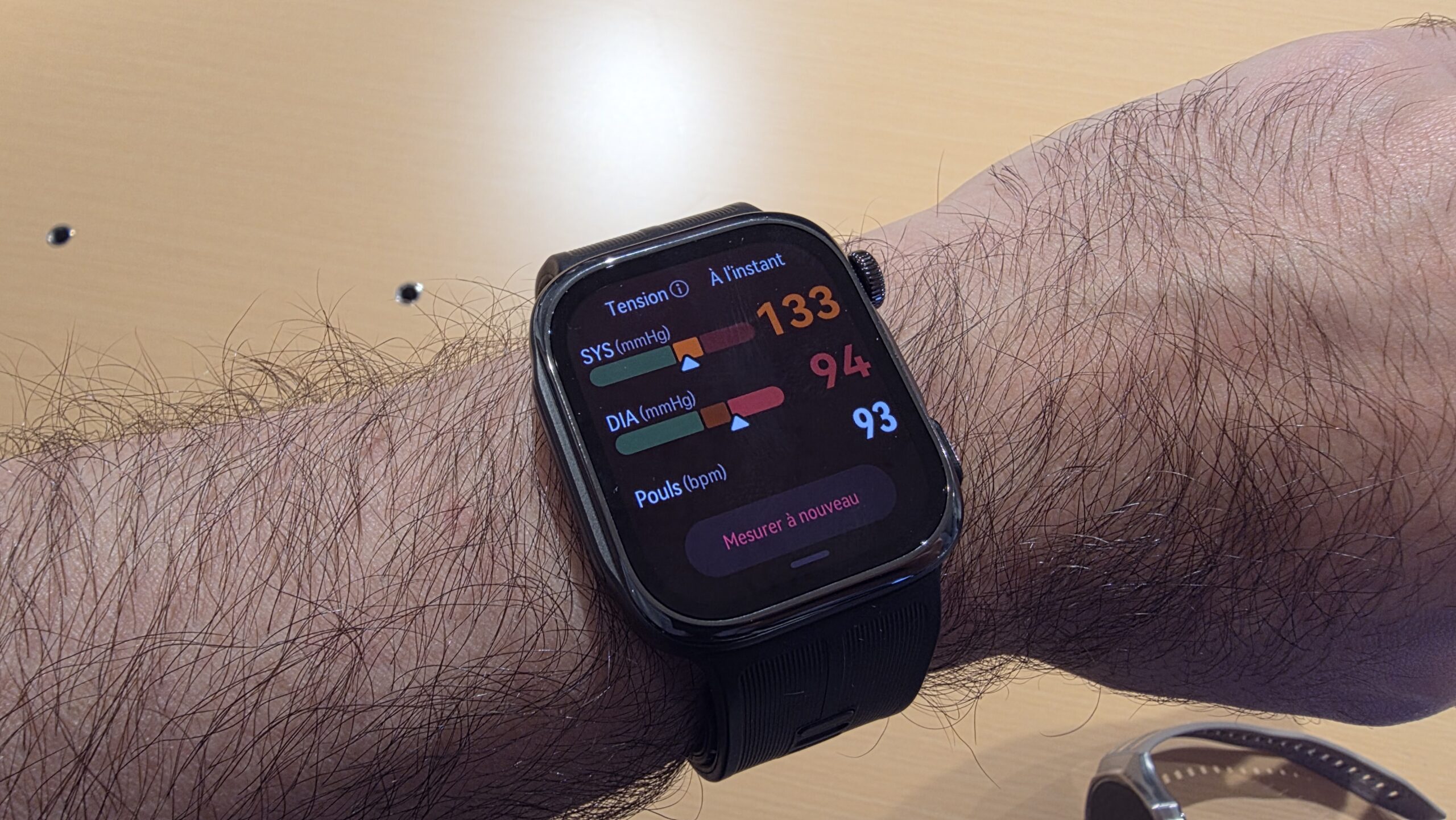 La Huawei Watch D3 intègre un tensiomètre