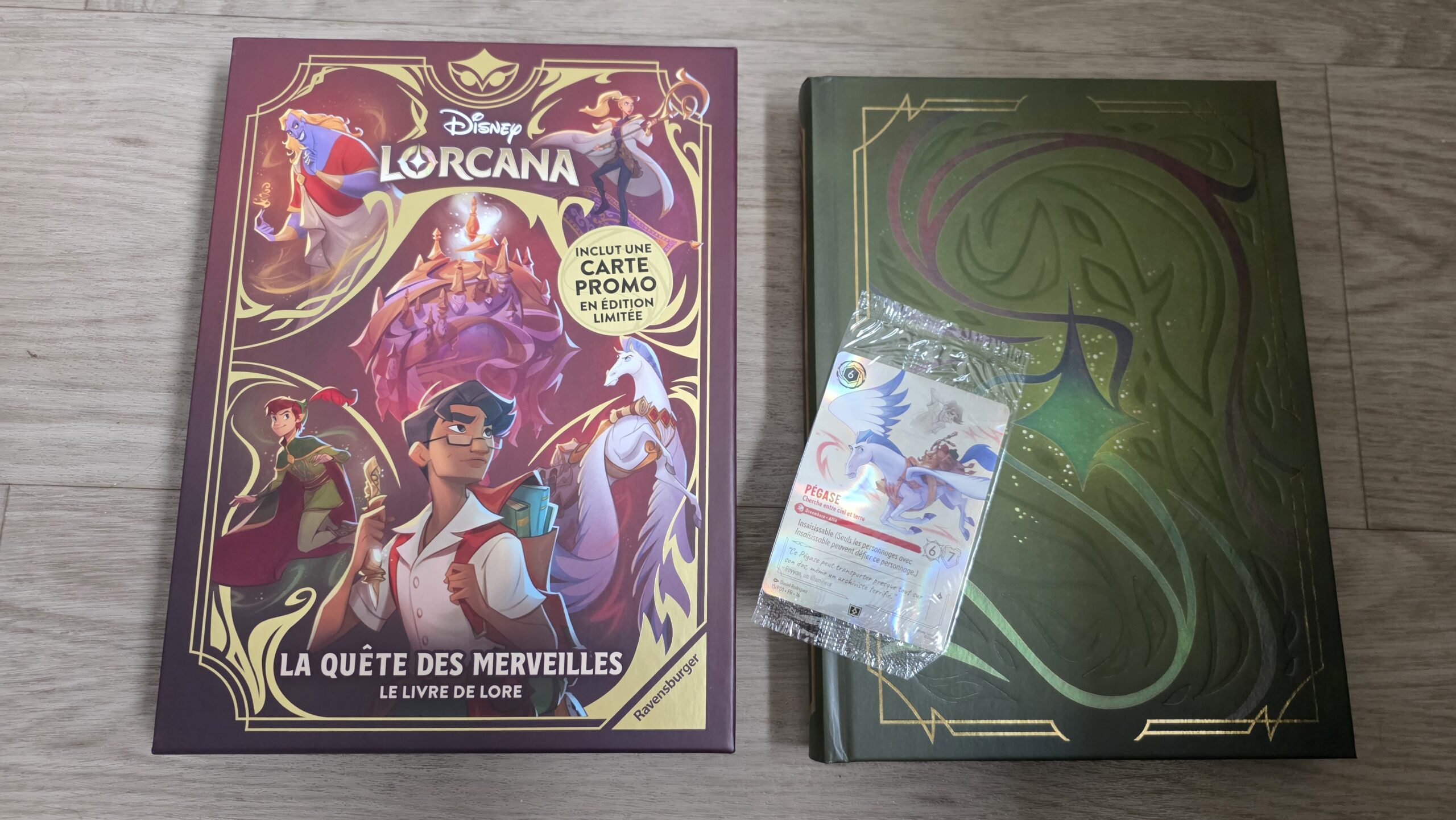 Présentation du livre Disney Lorcana - La quête des merveilles, le livre de lore